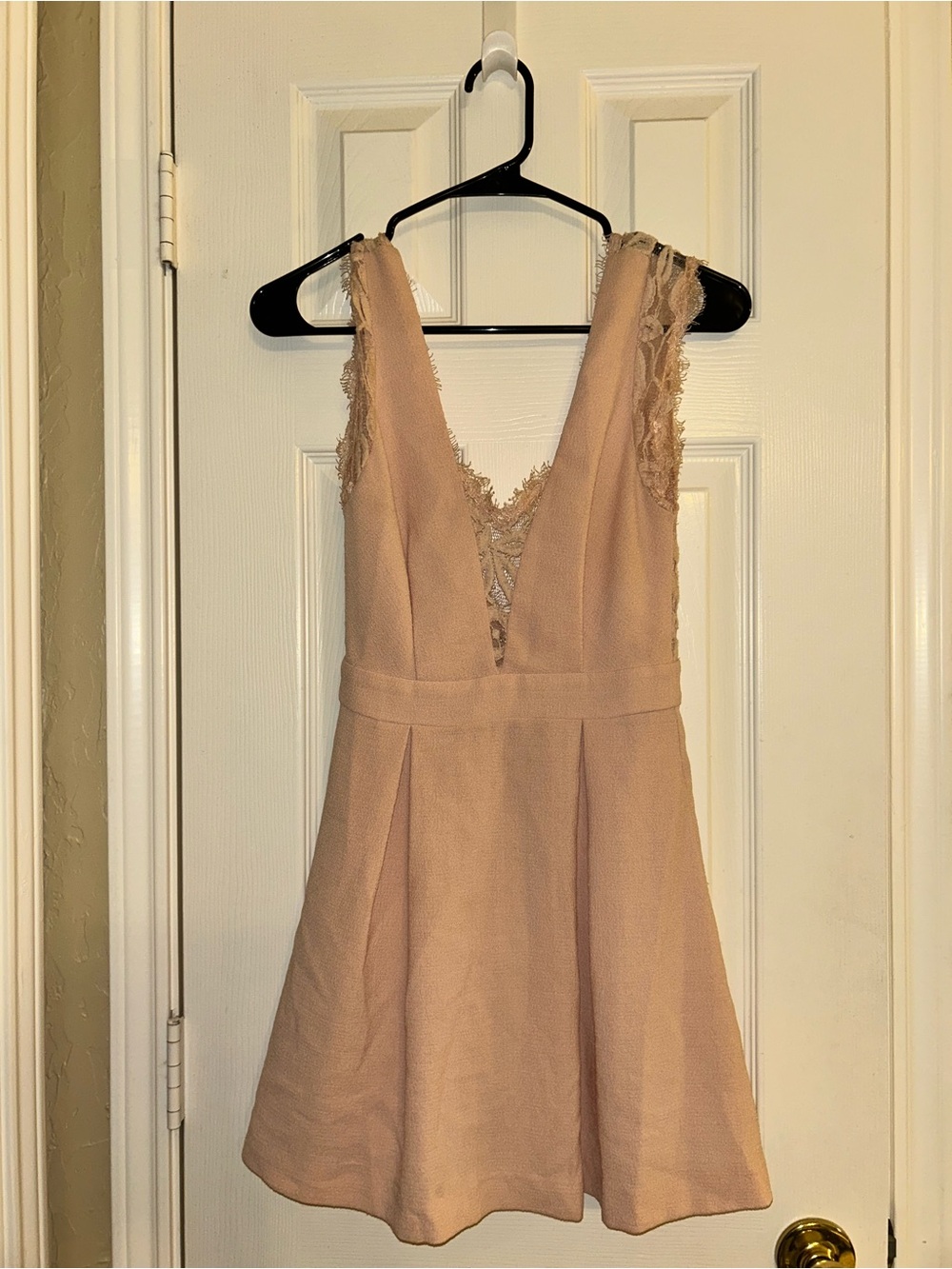 BCBGeneration Blush V-Neck Lace Trim Mini Dress size 0